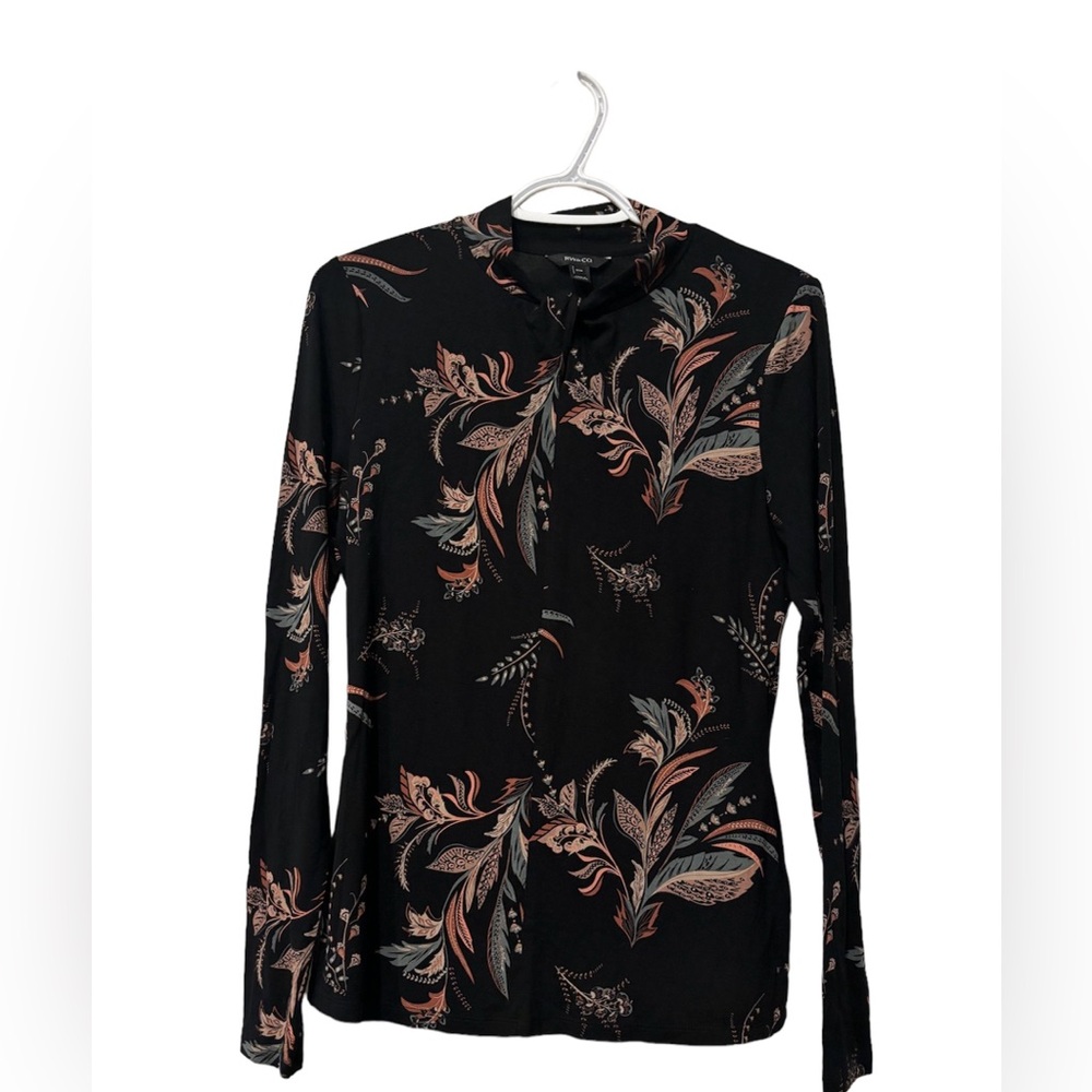 RW&CO long sleeve top, nice details on collar, size M, NWOT